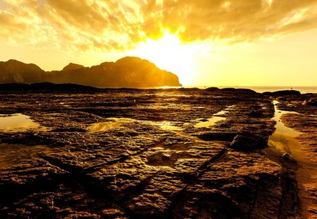 BRILLIANT SUNRISE - rocky, shore, nature, sunrise, ocean, sunsets