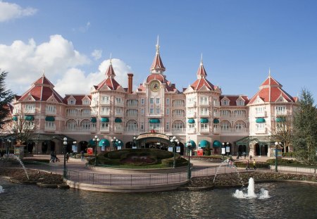 Disneyland  Paris Castle Hotel - lake, castle, hotel, awesome, paris, disneyland, photo