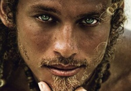 Kiwan Landreth - by Laura Ferreira - eyes, man, beautiful, music, green