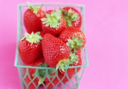 rich basket - basket, strawberry, red, rich, lovely