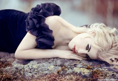 **Romantic** - glamour, female, romantic, leeping, dress, blonde, eye, beauty, love, dark, lady, model, lip, face, softness