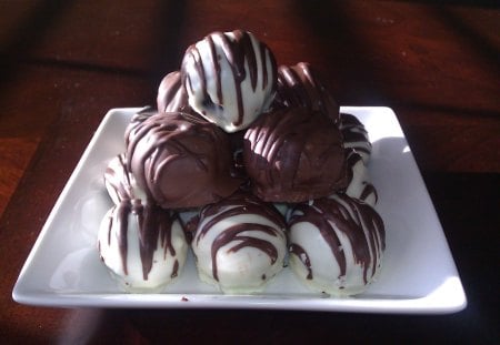 Triple Chocolate Cake Balls - yummy, abstract, cake balls, foods