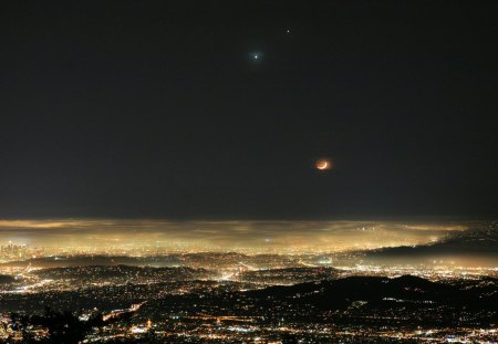 moon over panoramic los angeles