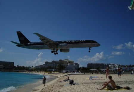 US airways,ST MAARTEN landing - beach, flight