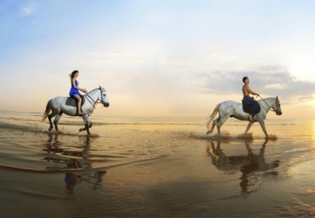 girl_boy_walking_beach - matu, amit, omdave, hrdave