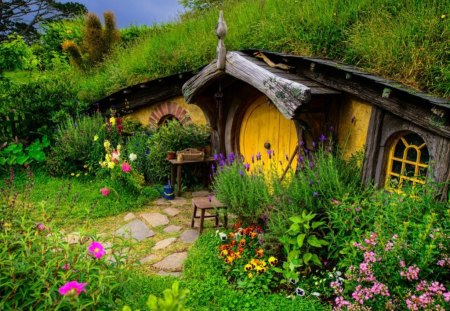 Lord of the Rings - house, flowers, grass, green