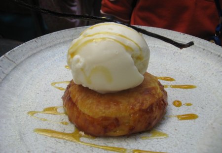 Pineapple tartin - desert, foods, yummy, entertainment