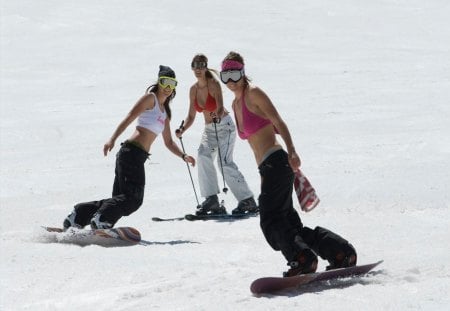 beauties on a ski slope - beauties, gorgeous, chicks, skiing