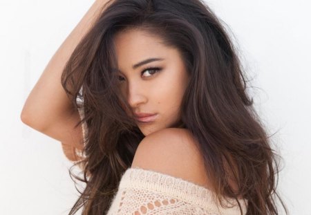 Shay Mitchell - shay mitchell, actress, mitchell, beautiful, shay, model