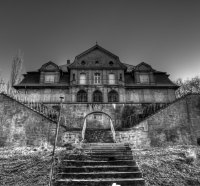 creepy old mansion