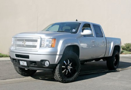 GMC 2500 HD - Silver, Truck, Lift, 4 Door