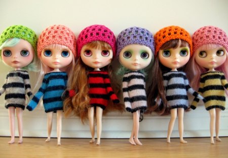 Fashion sweater :) - dolls blythe, beautiful, smiles, winter, cute, sweater