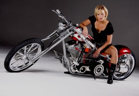 Melissa - bike custom harley, babe