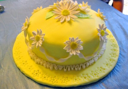 Spring hat cake - cake, yellow, sunny, daisies, spring