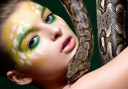 miscellaneous girl - snake, hrdave, cute, blonde, makeup