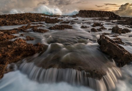 awesome sea waves breaking on rocks hdr - clouds, cascade, hdr, waves, sea, rocks