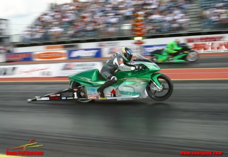 Dragster in Santa pod 2011