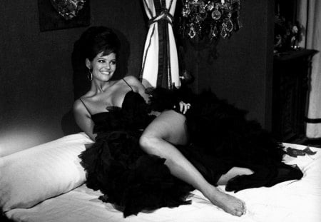 Claudia Cardinale - black, white, superstar, movies, actress