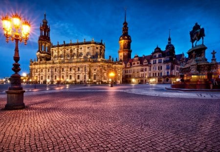 fabulous palace at night hdr - square, nightllamps, hdr, palace, statue