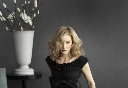 Cate Blanchett - vase, dress, girl, blonde hair, beauty, flower, actress, black, white, woman, model, movie, richard bailey, cate blanchett