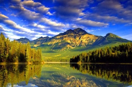 Mountain lake - summer, rocks, cliffs, beautiful, amazing, refelction, nature, park, mountain, greenery, pretty, canada, shore, lake, sky, peaks, nice, clouds, lovely, trees