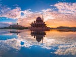 fantastic putra mosque in malaysia at sunset