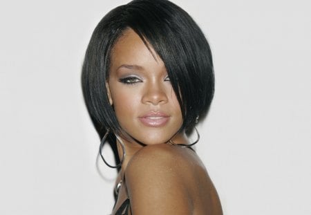 rihanna - earing, white, hairstyle, makeup, pink