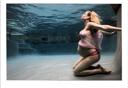 Pregnant model underwater - swimming pool, beautiful, underwater, photography, model, bubbles, blonde, pregnant