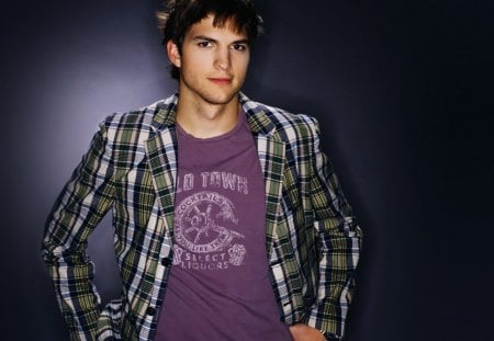 ashton_kutcher - style, tshirt, man, shirt