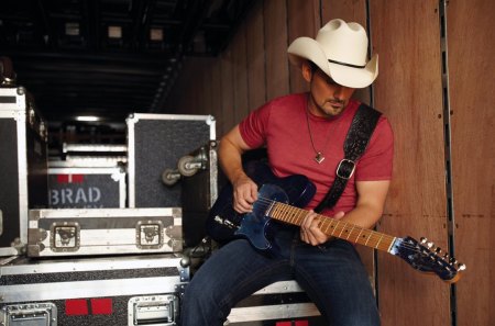 brad_paisley - jeans, hat, tshirt, guitar