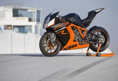 KTM Rc8 - semi truck, sema show, socal customs, sport truck