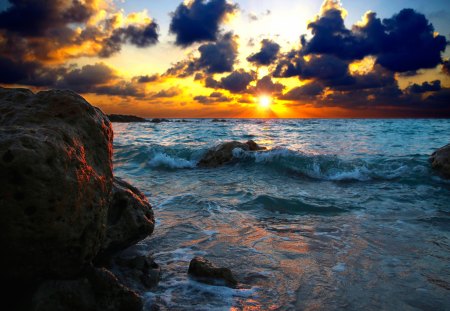 Sunset - rays, sky, ocean, ocean waves, sunlight, sunset, waves, nature, clouds, sea