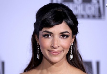 hannah-simone - earings, smile, pink lips, model