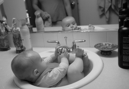 Beath - washbasin, girl, baby, beathroom, mirror, boy, beath