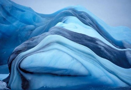 ICEBERG IN LAKE WINNIPEG. - iceberg, frozen, pretty, blue