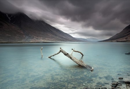 A deadly silence - winter, mountains, cloudy day, landscape