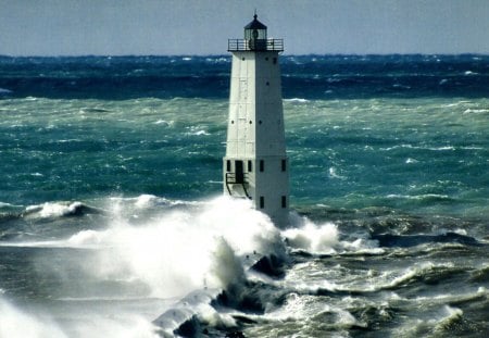 Frankfort North Breakwater Lthouse F2 - water, scenery, lighthouse, photography, photo, wide screen, Lake Michigan, lake, waterscape