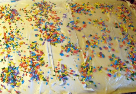 Cake With Sprinkles - Cake With Sprinkles, chocolate cake, white cake, sprinkles