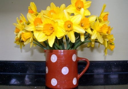 âœ¿ SunShine Daffodils âœ¿ - clay cup, polka dots, easter, daffodils, fashion, simple, spring, centerpiece, entertainment, white, yellow, red, beautiful