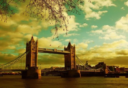 London - river, clouds, buildings, London Bridge