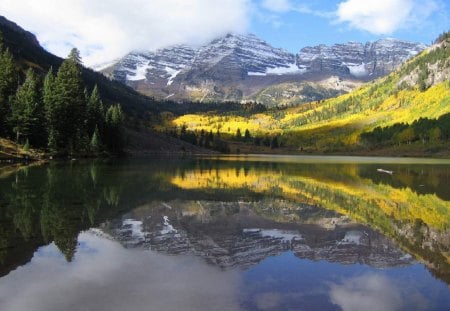 Maroon Bells Lake, Colorado - clouds, trees, water, yellow, blue, forest, daylight, mountain, nature, green, lake, day, sky