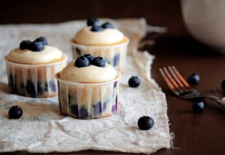 Cup cakes - food, cup cake, fruits, delicious