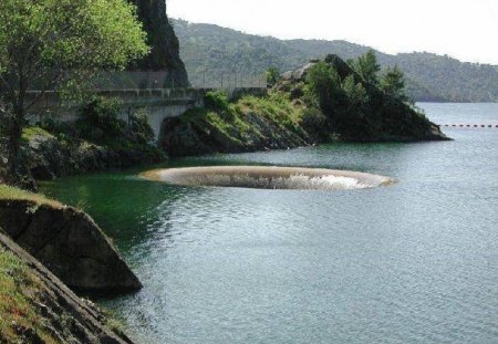 GLORY HOLE, MONTICELLO DAM, CALIFORNIA - nature, water, dam, hole