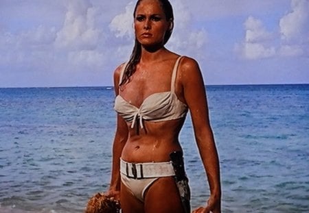 Ursula Andress as Honey Rider - Honey Rider, Dr No, 007, Ursula Andress as Honey Rider, James Bond