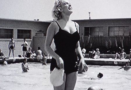 Marilyn at the Pool - Marilyn at the Pool, Marilyn Monroe, Marilyn, pool