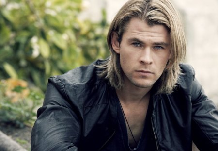 Chris Hemsworth - movie, leather, blue eyes, chris hemsworth, black, jacket, man, green, actor, blonde