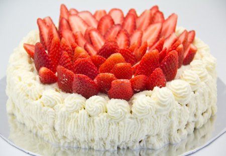 Yummi summer cake - cream, strawberry, summer, food, fruit, cake, birthday