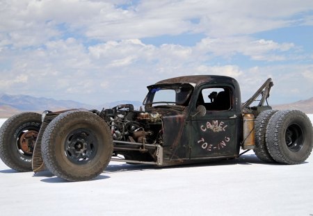 Hot Rod - rusty, wheels, motor, oldie