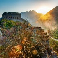 sunbeams over the great wall of china hdr