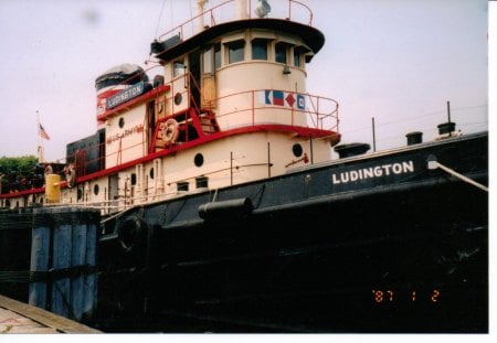 Ludington  Great Lakes - kewaunee, boats, great lakes, military